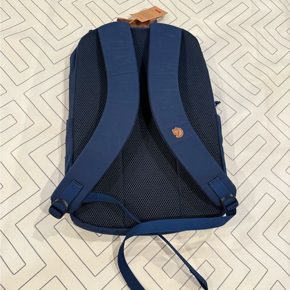 NWT Fjallraven Raven 28 Navy Backpack - Picture 3 of 13